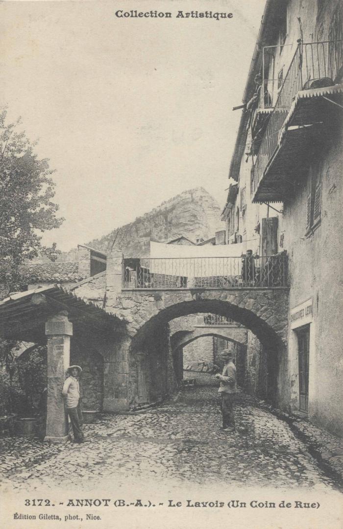 3172 - Annot (B.A.). - Le Lavoir (Un coin de rue)