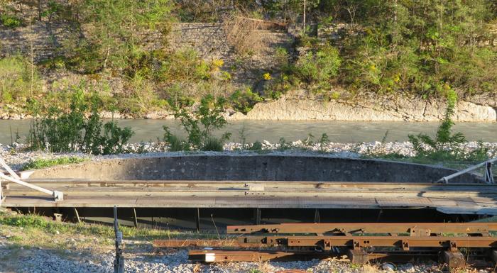 Pont tournant sur la ligne Nice-Digne, gare de Puget-Théniers. Cliché : Thomassin, Philippe, Roudoule, écomusée en terre gavotte.