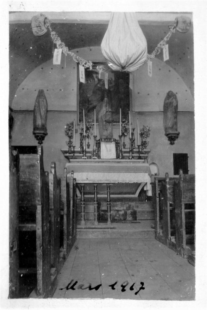 [Intérieur de l'église Sainte-Elisabeth, Les Barels, hameau du Serre, mars 1917.]