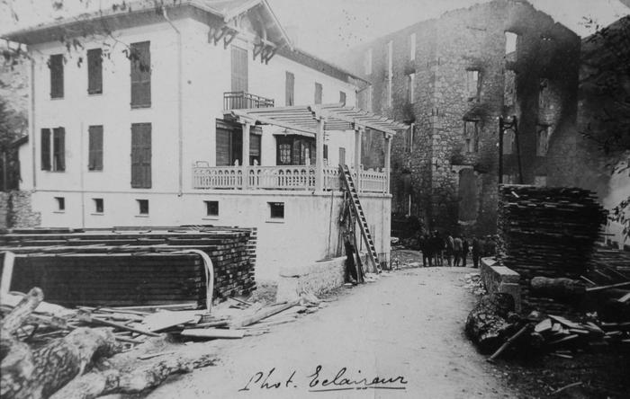 L'usine Brouchier, suite à l'incendie du 9 novembre 1910.