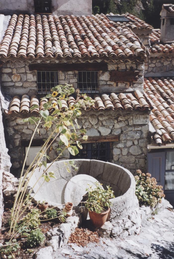 Piste de l'ancien moulin à huile de Puget-Rostang. Cliché P. Thomassin