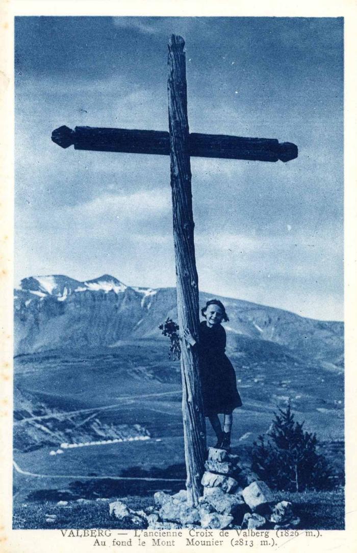 VALBERG - L'ancienne Croix de Valberg (1826 m.) Au fond le Mont Mounier (2813 m.)